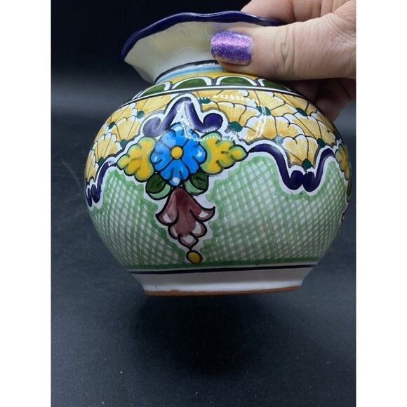 Mexican Puebla Talavera Signed Hernandez Folk Art Pottery Vase Ruffled 4 3/4” - Picture 6 of 10